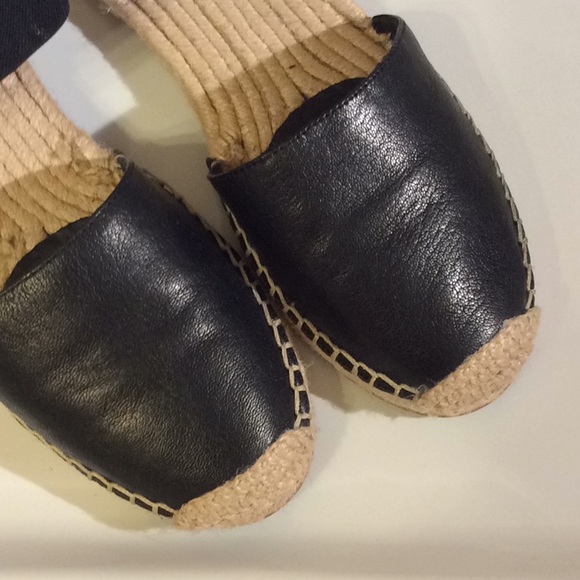 Eileen Fisher black leather flats - Picture 2 of 8